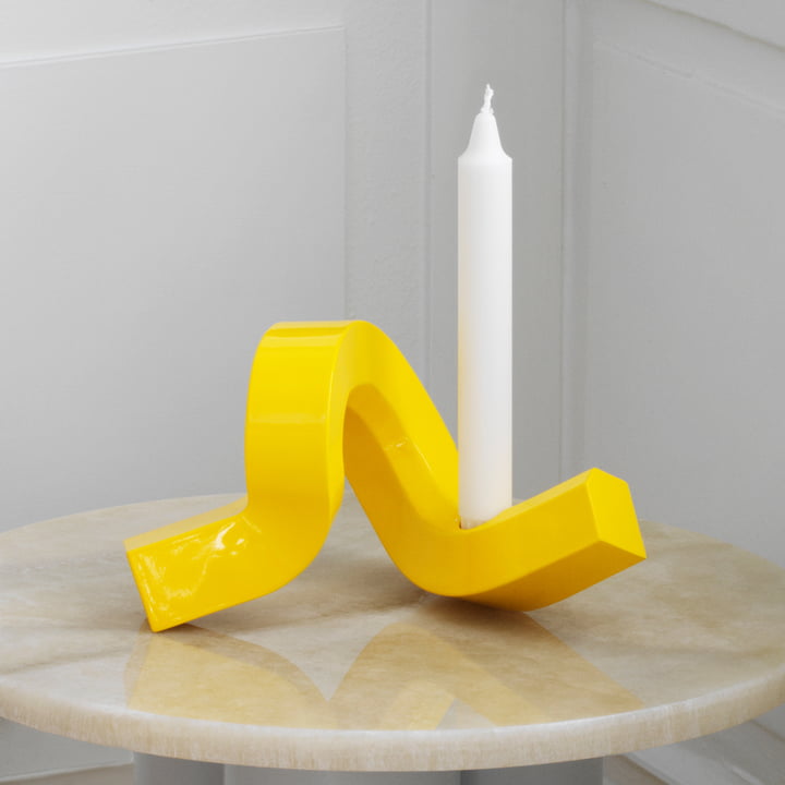 Crooked Kandelaar, geel van Normann Copenhagen