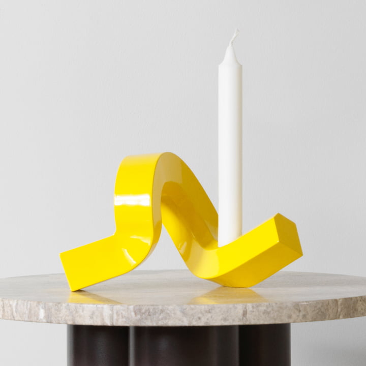 Crooked Kandelaar, geel van Normann Copenhagen