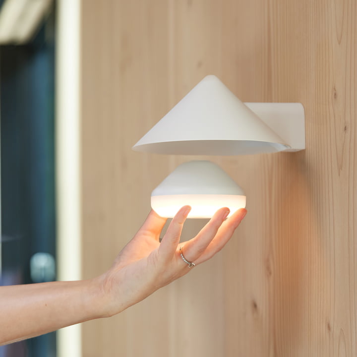 Grasp LED oplaadbare wandlamp, mat wit by Frandsen