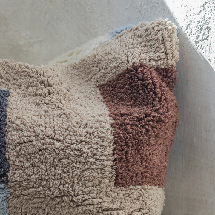 Bakstenen kussenhoes van Mette Ditmer