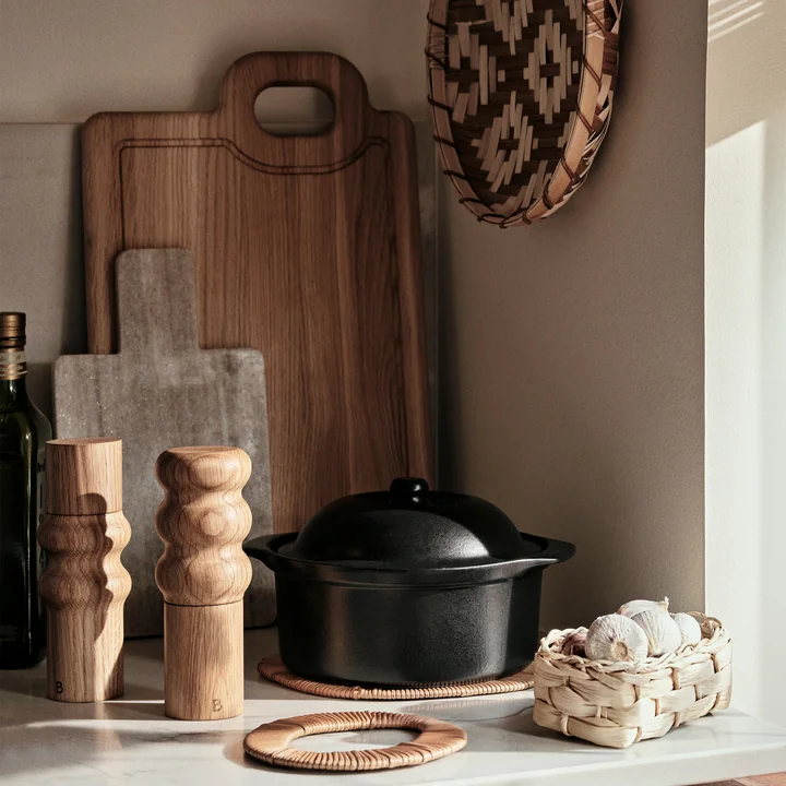 Olina Snijplank, 4 6. 5 x 2 8. 5 cm, eikenhout van Broste Copenhagen