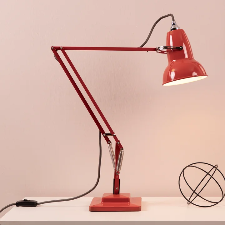 Original 1227 Tafellamp, zwarte kabel, Koraalrood van Aglepoise