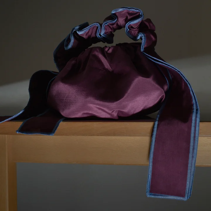 Scrunchie Tas, aubergine van Juslin Maunula