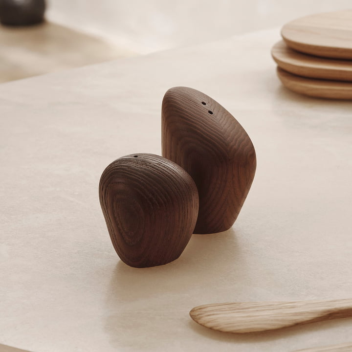 ferm Living - Cairn peper- en zoutstel, donkerbruin (set van 2)