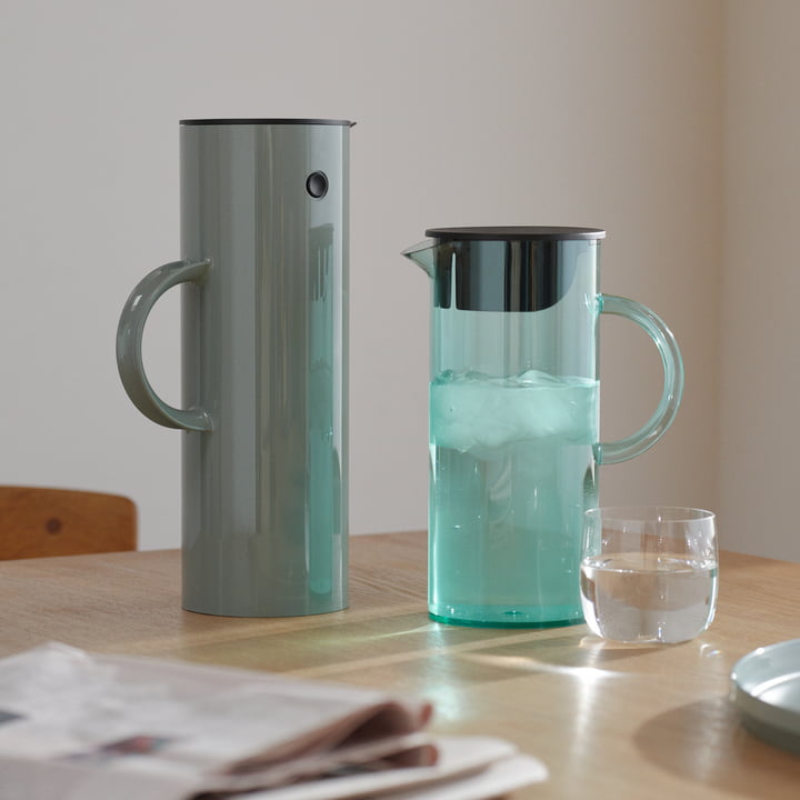 Stelton - EM77 kan met deksel, stoffig groen