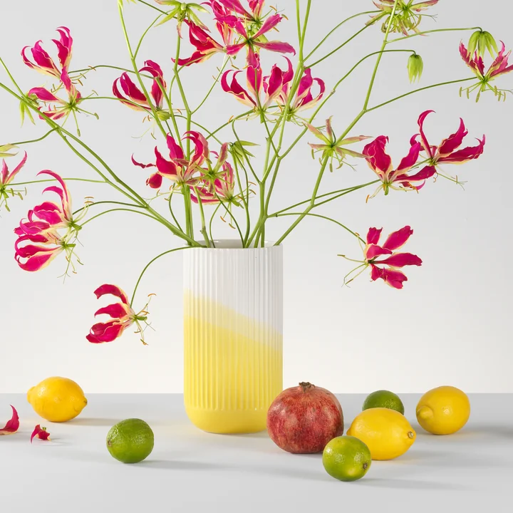 Vitra - Visgraatvaas gecanneleerd H 24,5 cm, geel