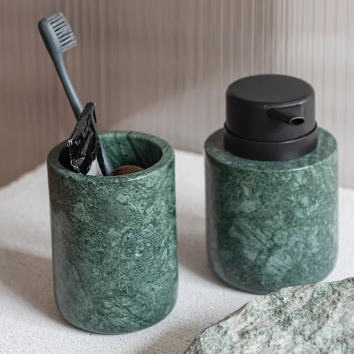 Mette Ditmer - Marmeren tandenborstelhouder en zeepdispenser laag, donker bos