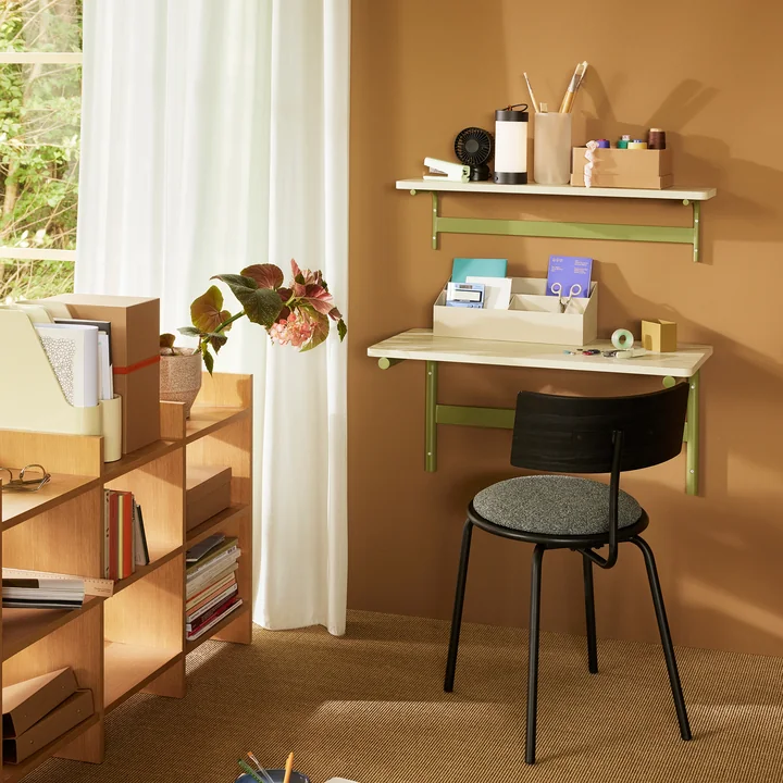 Hübsch Interior - Koi bureau aan de muur