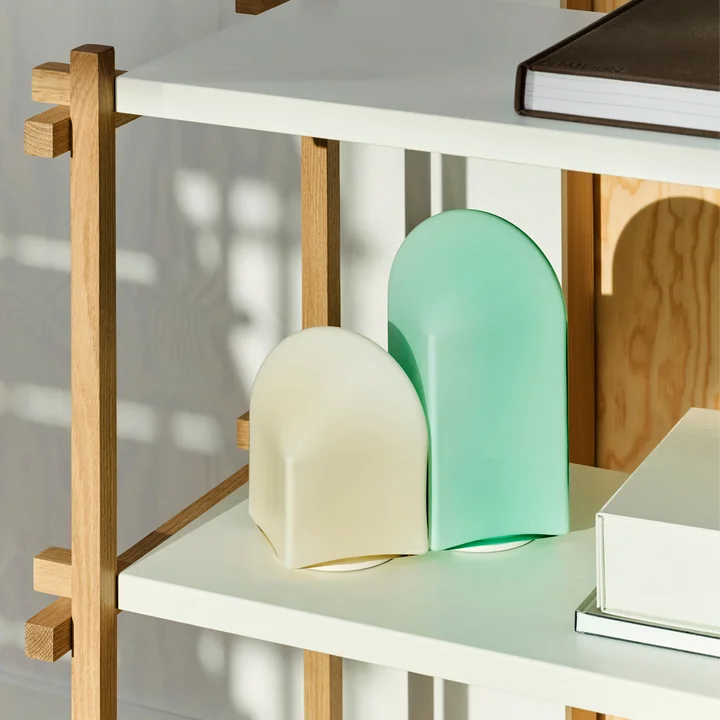 Parade HAY - Draagbare tafellamp, schelp wit en zeegroen