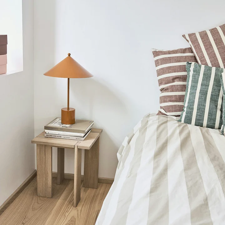 OYOY - Vierkante bijzettafel, eiken natuur