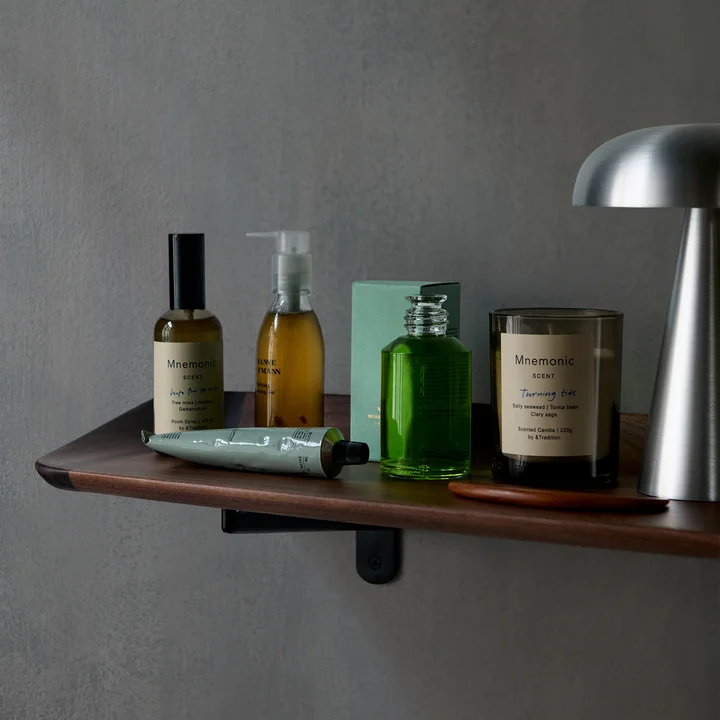 & Tradition Guild HM14 - Wandplank, 75 x 22,5 cm, zwart / walnoot gelakt