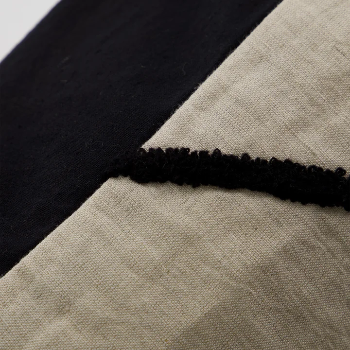 House Doctor - Fly kussenhoes, 50 x 50 cm, zwart / gebroken wit