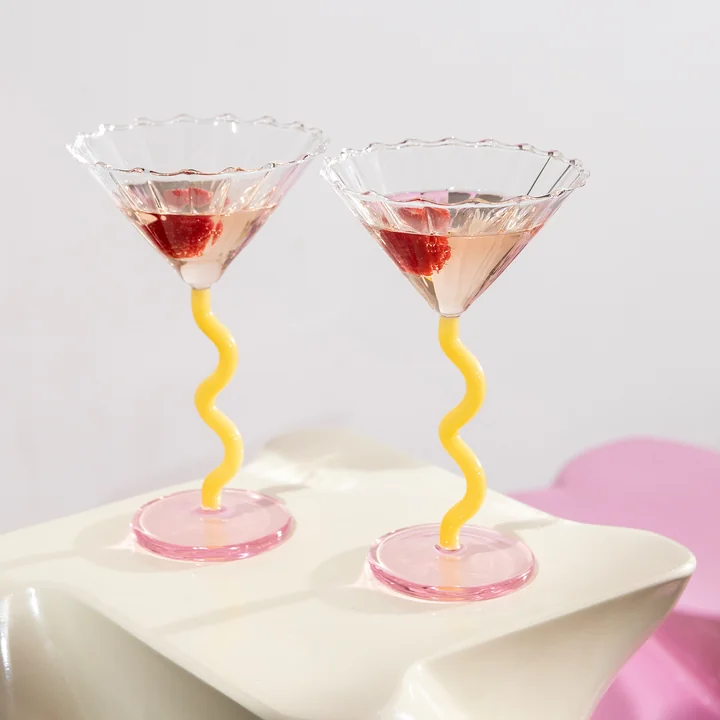 & klevering - Coupe Curve cocktailglas, karamel (set van 2)
