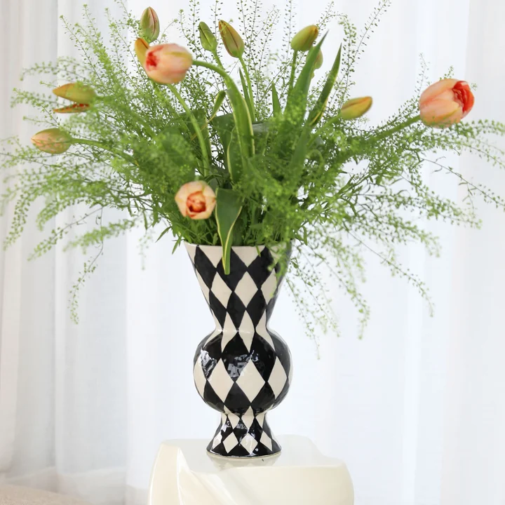 & klevering - Ruitvormige vaas, zwart