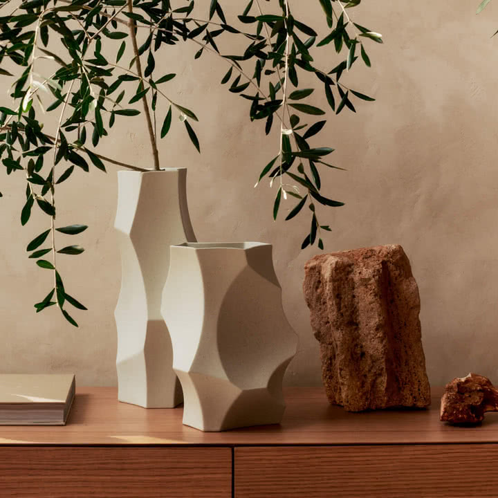 Ferm Living - Cueva vazen, gebroken wit