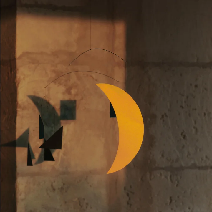 Ferm Living x Utzon - Phase Mobiel, 30 x 40 cm, zwart / goud