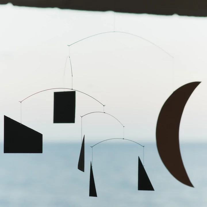 Ferm Living x Utzon - Phase Mobiel, 30 x 40 cm, zwart / goud