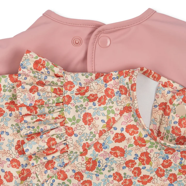 Konges Sløjd - Slabbetje met mouwen en ruches, kalkua / bruidsroos (set van 2)