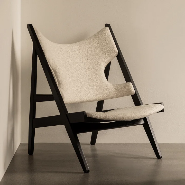 Audo - Knitting Chair, donker gebeitst eiken / gebroken wit ( Audo Barnum Bouclé 24) (Limited Edition)