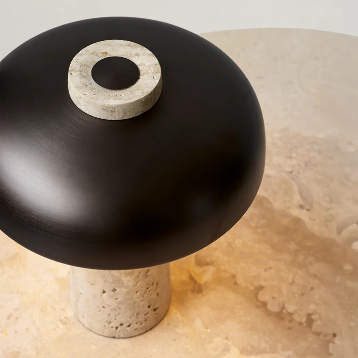 Audo - Reverse LED tafellamp met oplaadbare batterij, Ø 24,5 x H 19,6 cm, gebronsd messing / travertin steen