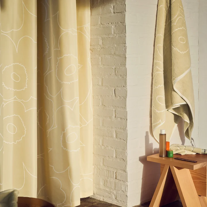 Marimekko - Piirto Unikko badlaken, 100 x 160 cm, stro / gebroken wit