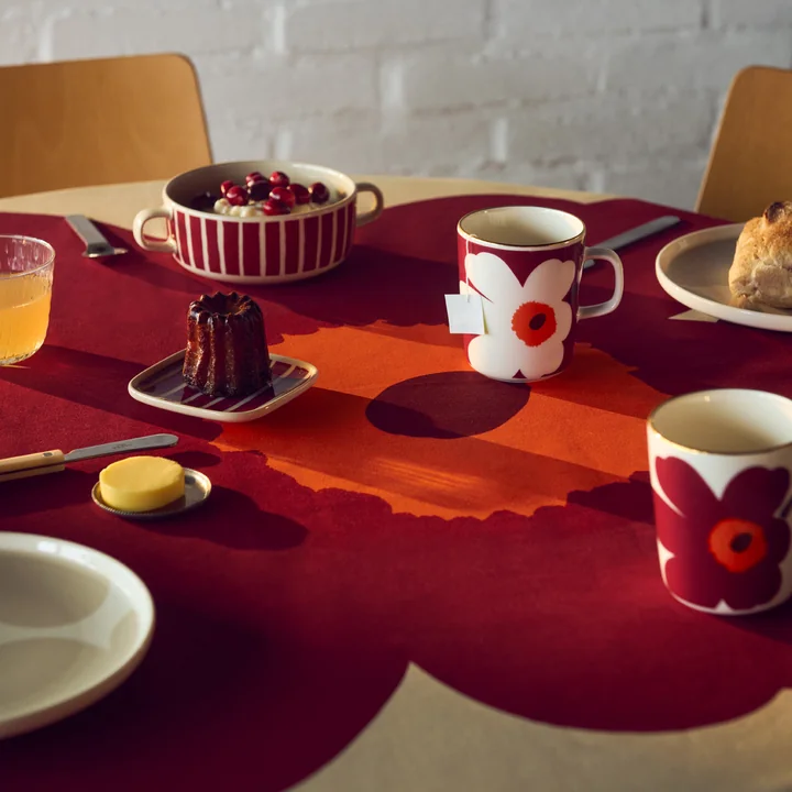 Marimekko - Oiva Juhla Unikko mok met handvat, 250 ml, wit / bordeaux / goud