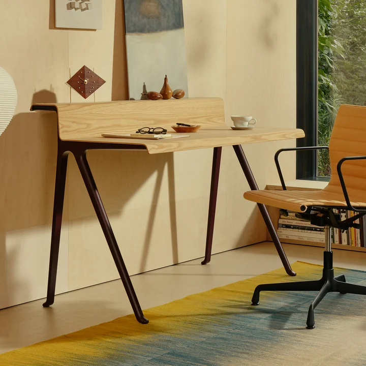 Vitra - Courier Bureau, licht eiken / diep zwart