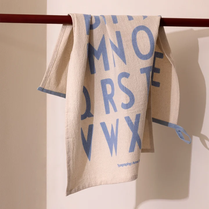Design Letters - Premium Classic theedoek, naturel / lichtblauw