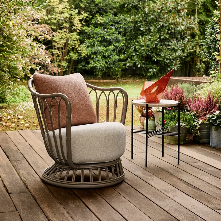 Grace loungestoel voor buiten, champagnegrijs by Gubi