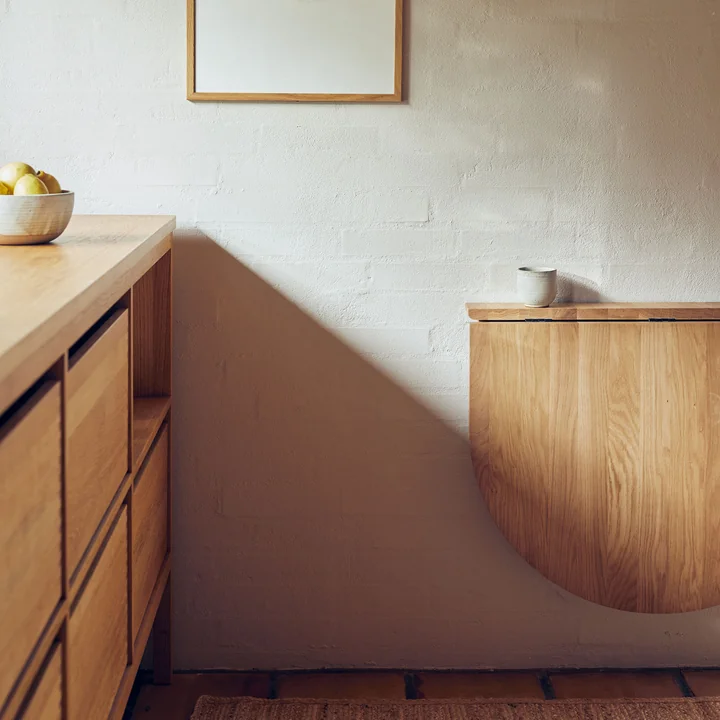 Form & Refine - Trefoil opvouwbare wandtafel, eiken