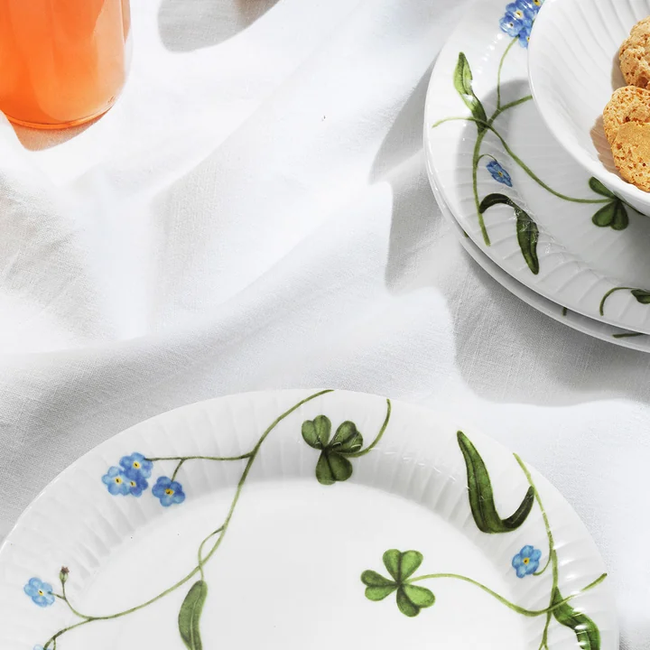 Hammershøi Summer, bord, Ø 22 cm, forget me not van Kähler Design