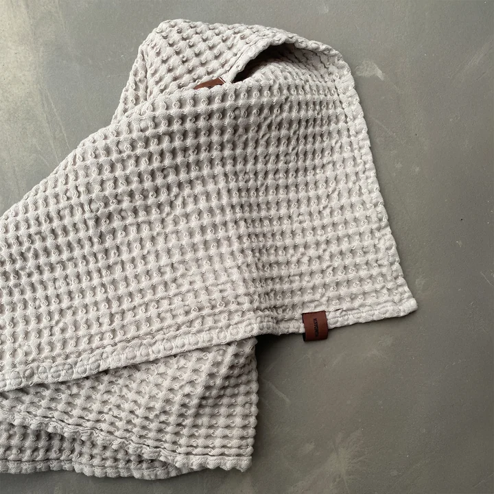 De badhanddoek met wafelstructuur van Humdakin, 70 x 135 cm, light stone