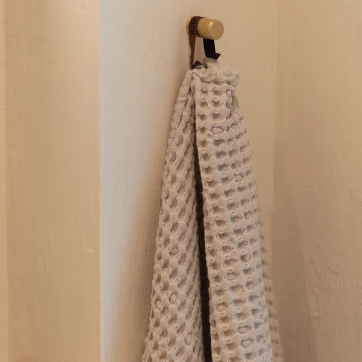 De handdoek met wafelstructuur van Humdakin, 55 x 80 cm, light stone