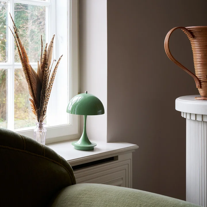 Panthella 160 Draagbare V3 oplaadbare LED tafellamp, ondoorzichtig mosgroen by Louis Poulsen