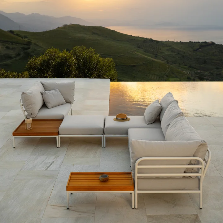 HOUE - Level 2 Sofa, gedempt wit / essen, salontafel 81 x 81 cm bamboe, gedempt wit