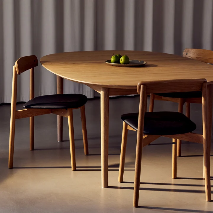 Andersen Furniture - Unite stoel, eiken wit gepigmenteerd / zwart (PU)