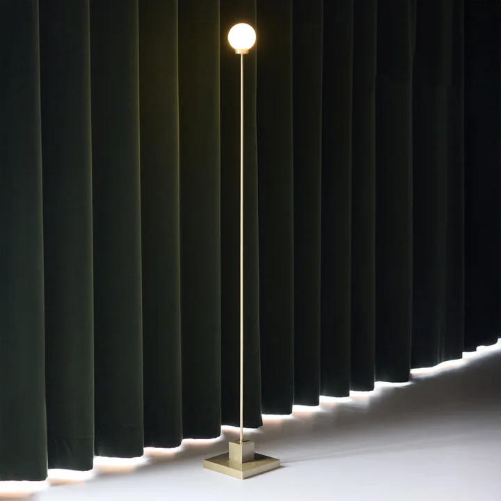 Northern - Snowball LED vloerlamp met oplaadbare batterij, messing