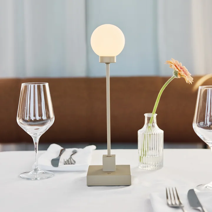 Northern - Snowball LED tafellamp met oplaadbare batterij, grijs beige