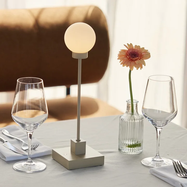 Northern - Snowball LED tafellamp met oplaadbare batterij, grijs beige