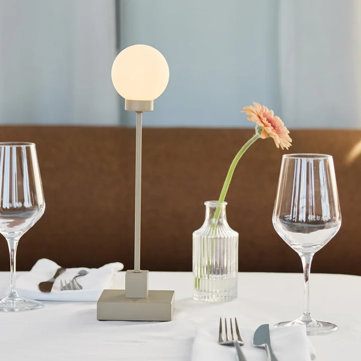 Northern - Snowball LED tafellamp met oplaadbare batterij, grijs beige