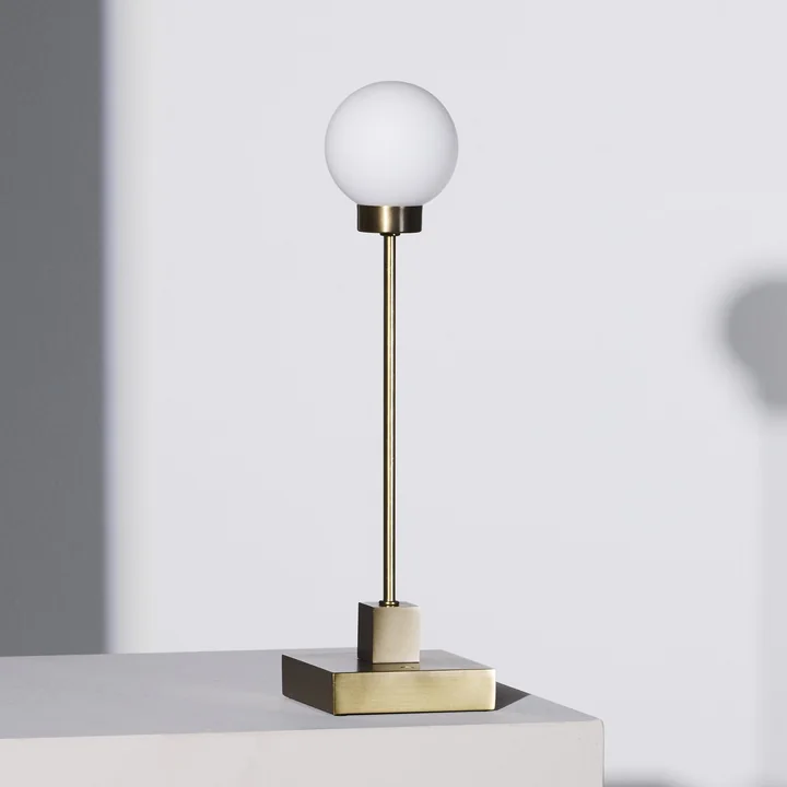 Northern - Snowball LED tafellamp met oplaadbare batterij, messing