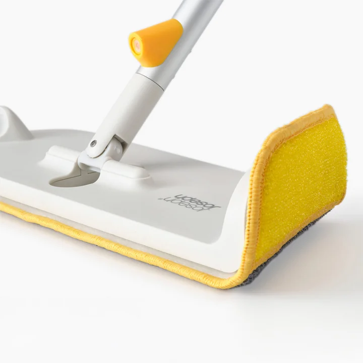 Joseph Joseph - CleanTech Spraymop met schuurspons, lichte steen