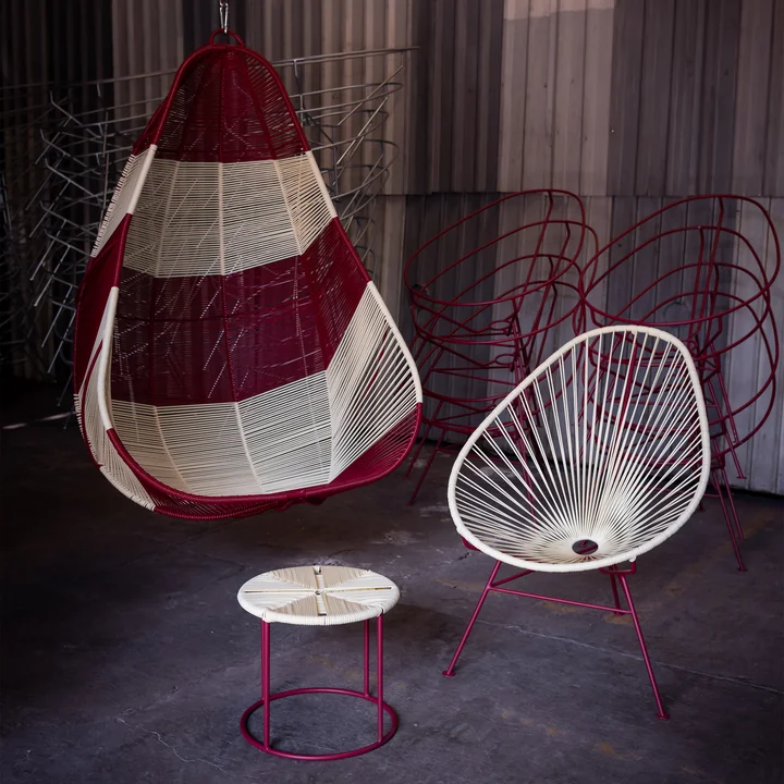 Acapulco Design - Acapulco Classic Stoel, hangstoel en bijzettafel, bordeaux rood