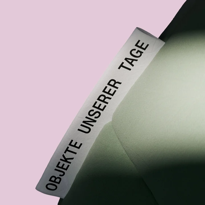 OUT Objekte unserer Tage - Henn Sofa & Poef