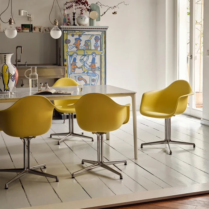 Vitra - Eames Plastic Armchair DAL RE, gepolijst / mosterd