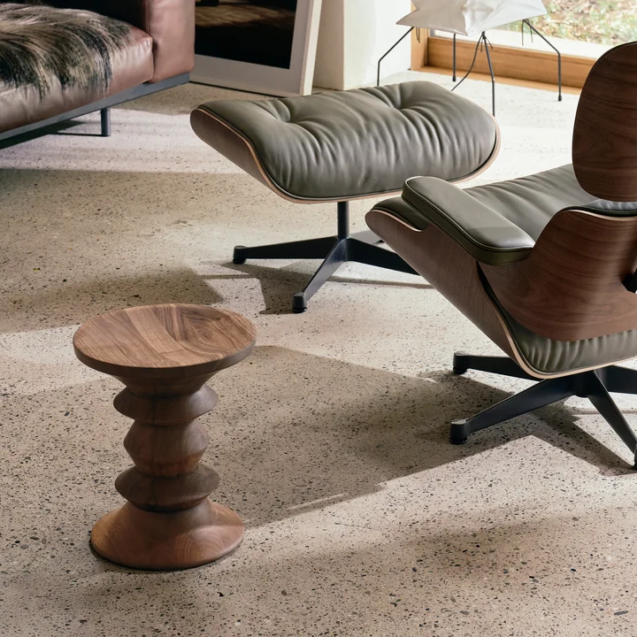Vitra - Eames Kruk, model A, donker walnoot