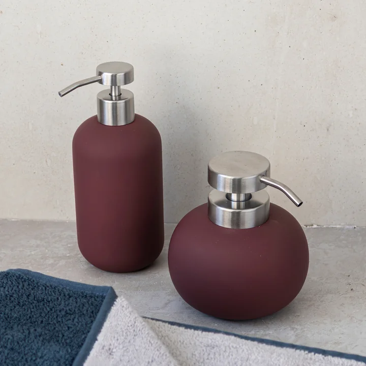 Mette Ditmer - Lotus Play Zeepdispenser, wijnrood
