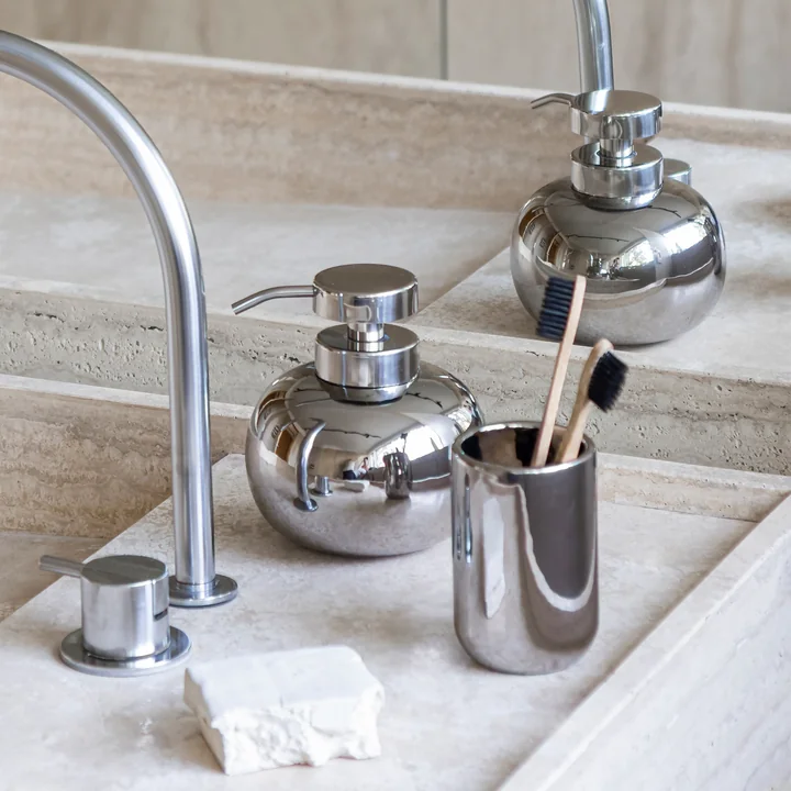 Mette Ditmer - Lotus Zeepdispenser, H 13 cm, chroom