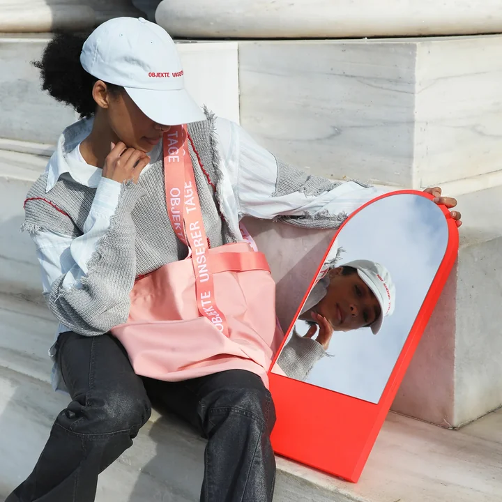 OUT Objekte unserer Tage - Weekendtas, zachtroze en pet, hemelsblauw