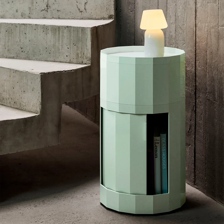 HAY - Facetkast met poten en wielen, hoog, zacht mint